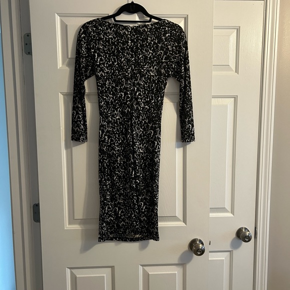 Michael Kors 3/4 dress - Picture 2 of 4